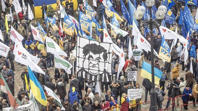 Вече под зданием Верховной Рады: митингующие озвучили неожиданные требования