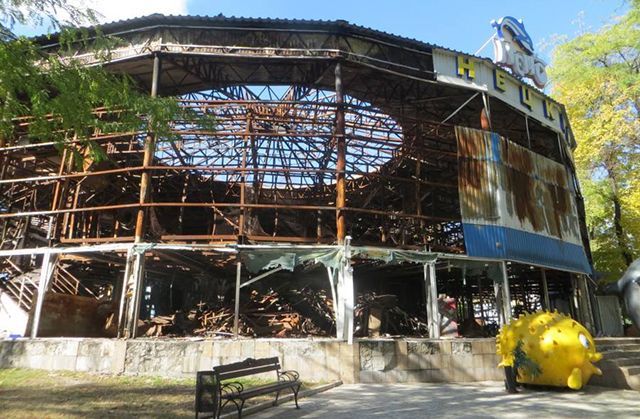 Як у зоні відчуження: на фото зняли дельфінарій у Донецьку Як у зоні відчуження: на фото зняли дельфінарій у Донецьку