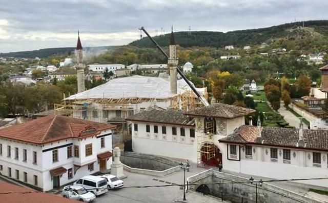 У Криму окупанти нищать Ханський палац: опубліковані фото