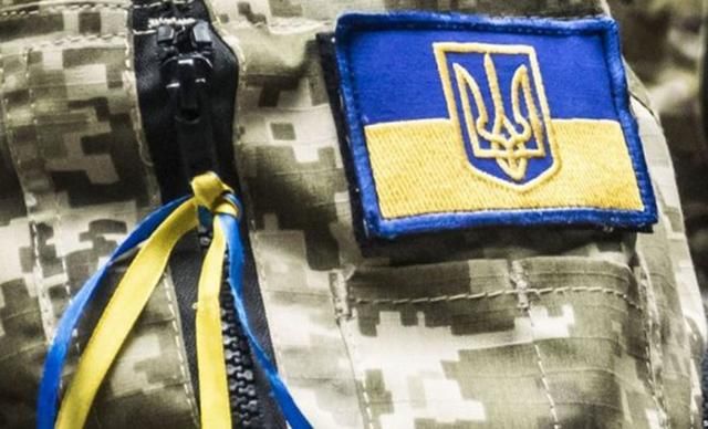 Торгівці сувенірами побили бійця АТО в центрі Києва Торгівці сувенірами побили бійця АТО в центрі Києва