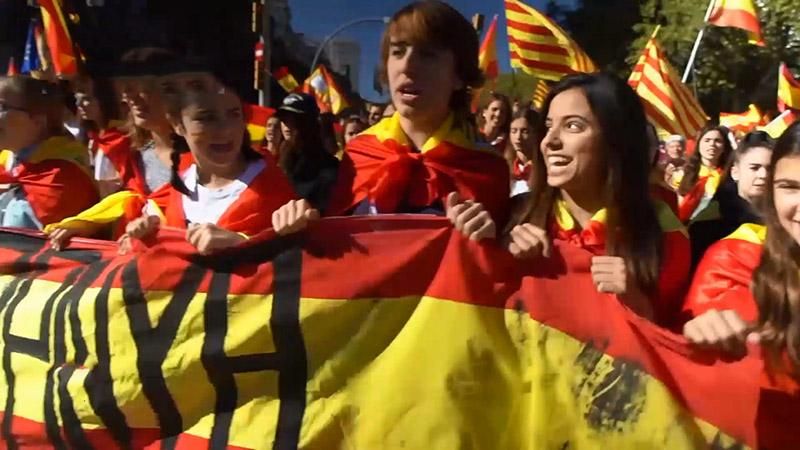 Около трехсот тысяч человек протестуют в Барселоне