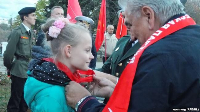 Детей жаль: коммунисты в Крыму отличились "оригинальной" акцией