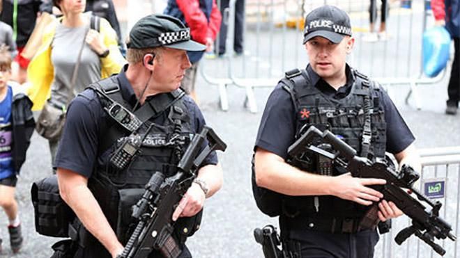 Безработный на улице нашел флешку с секретными данными о крупнейшем аэропорте Британии Безработный на улице нашел флешку с секретными данными о крупнейшем аэропорте Британии