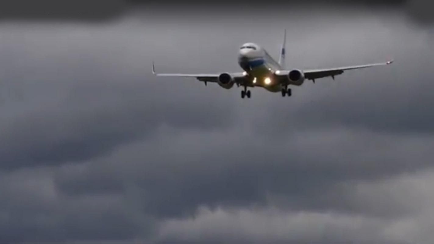 Ураган "Герварт" едва не спровоцировал авиакатастрофу в Австрии: жуткое видео