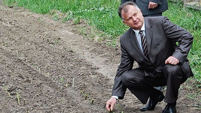 Два екс-губернатори підозрюються в отримані 5,8 мільйона доларів з "чорної бухгалтерії" Партії регіонів Два екс-губернатори підозрюються в отримані 5,8 мільйона доларів з "чорної бухгалтерії" Партії регіонів