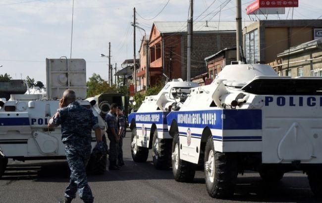 В Вірменії озброєний чоловік захопив дитячий садочок 