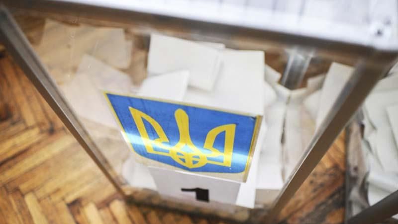 Голосование без паспортов и столкновения: как прошли местные выборы в Украине