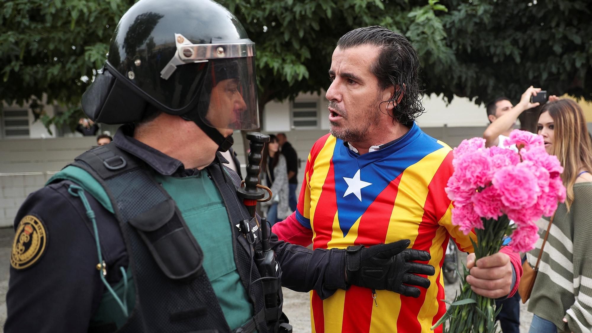 Товарищи каталонцы! Революция отменяется! Товарищи каталонцы! Революция отменяется!