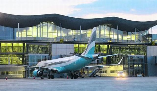 В аеропорту Одеси раптово посадили літак з Росії через підозрілий вантаж В аеропорту Одеси раптово посадили літак з Росії через підозрілий вантаж