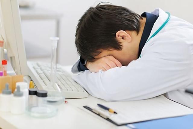 В Минздраве предостерегли крымских медиков от проблем из-за российских документов В Минздраве предостерегли крымских медиков от проблем из-за российских документов