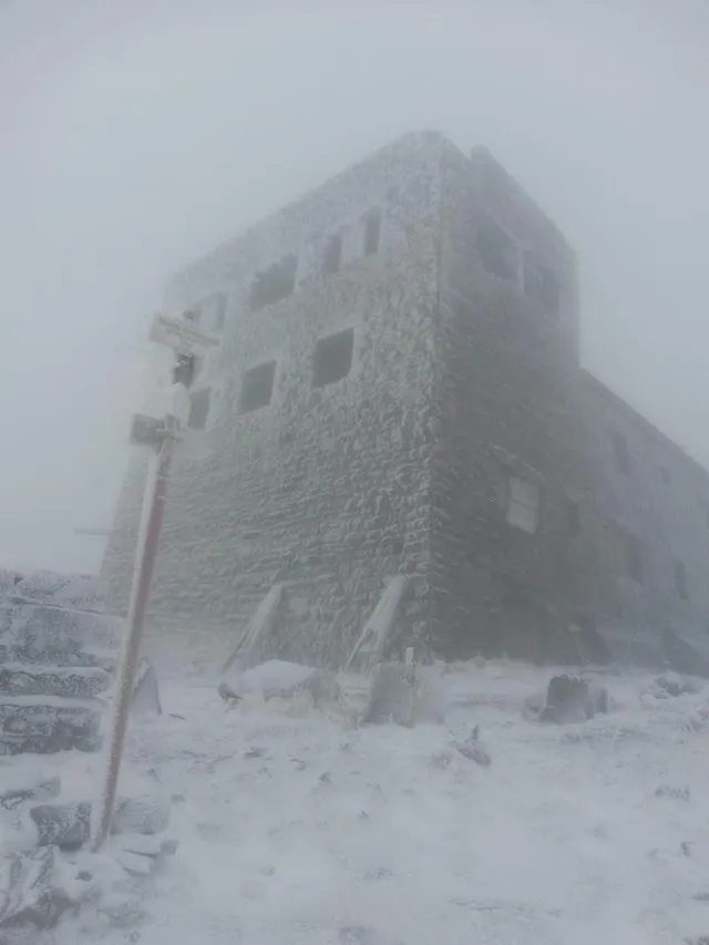 На піп Іван пориви вітру сягають до 32 м/с