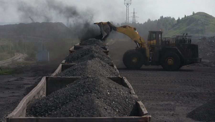 Україна допомагає Росії торгувати вугіллям з окупованого Донбасу