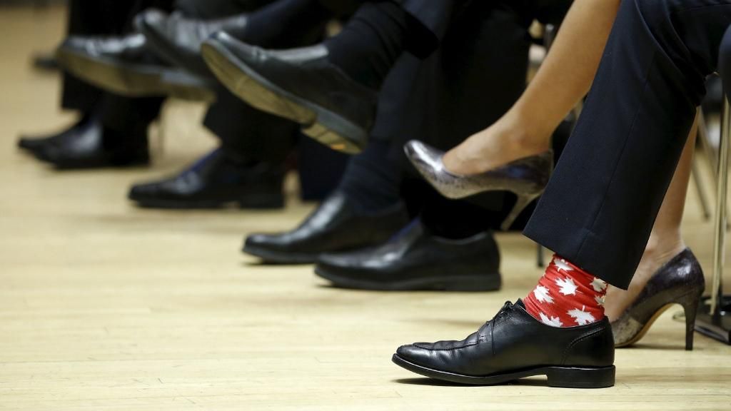 Не зраджує традиціям: Трюдо прийшов на зустріч з Гройсманом у яскравих шкарпетках