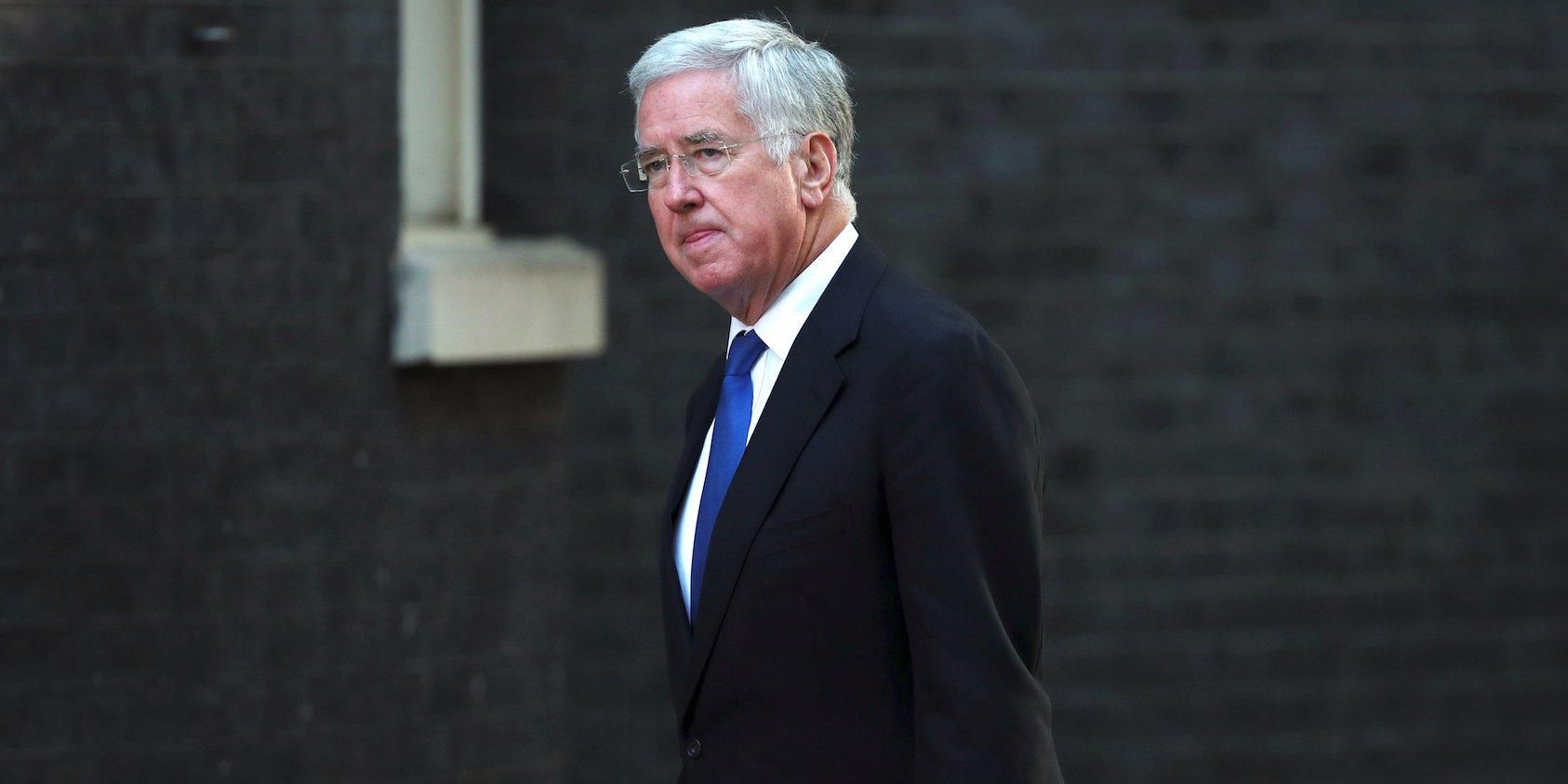 Министр обороны Великобритании подал в отставку из-за обвинений в сексуальных домогательствах