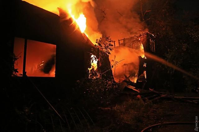 Масштабна пожежа в санаторії Одеси: з’явилися фото та відео з місця події