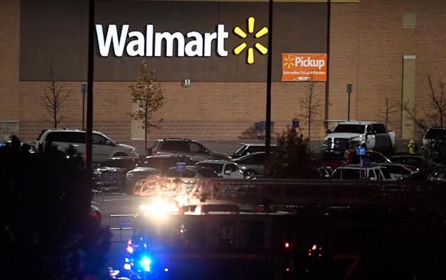 Невідомий відкрив стрілянину у супермаркеті США: є жертви та фото з місця інциденту