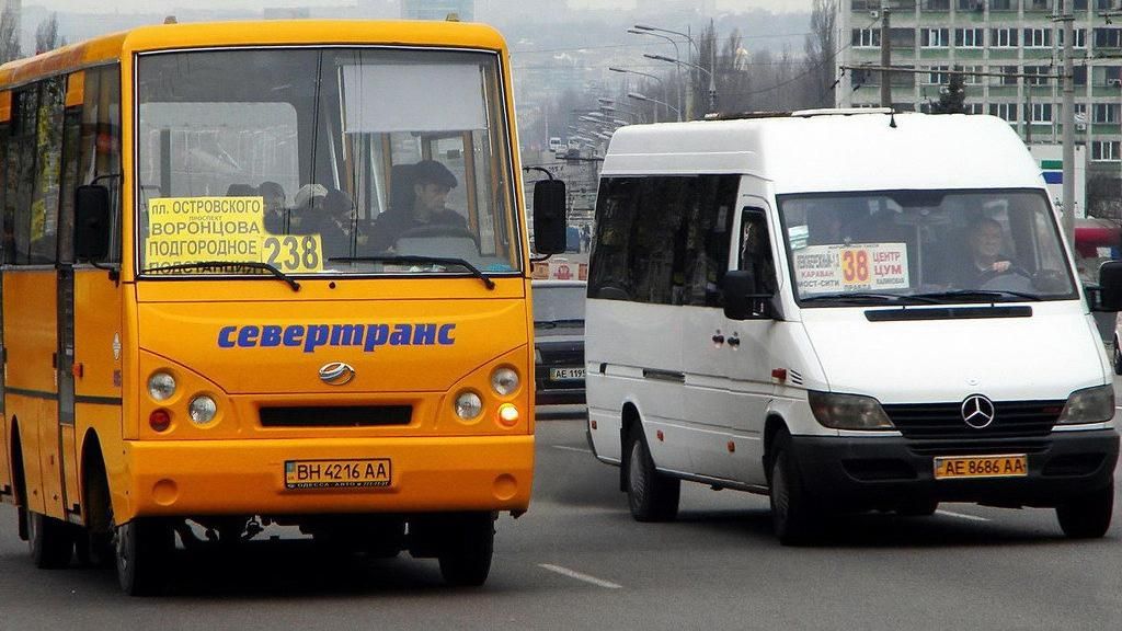 Водій маршрутки непристойно обізвав "кіборга": опубліковано відео