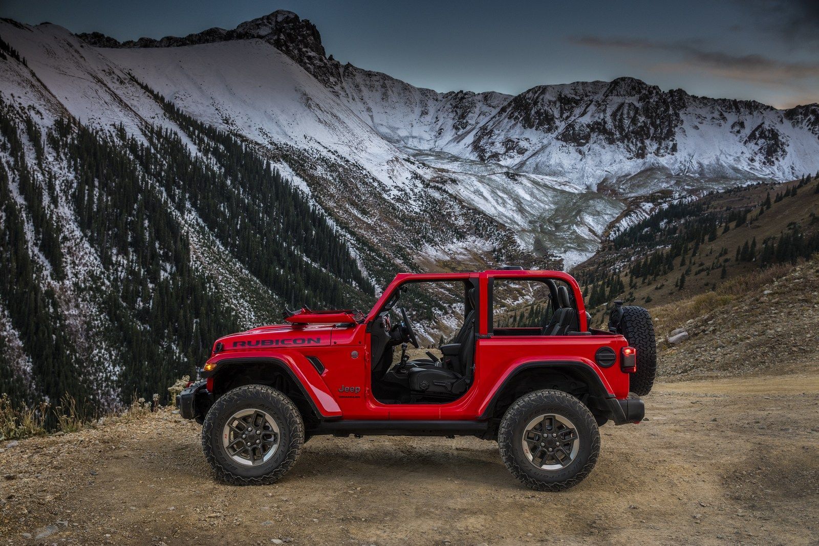 Легендарний Jeep Wrangler залишився вірним традиціям