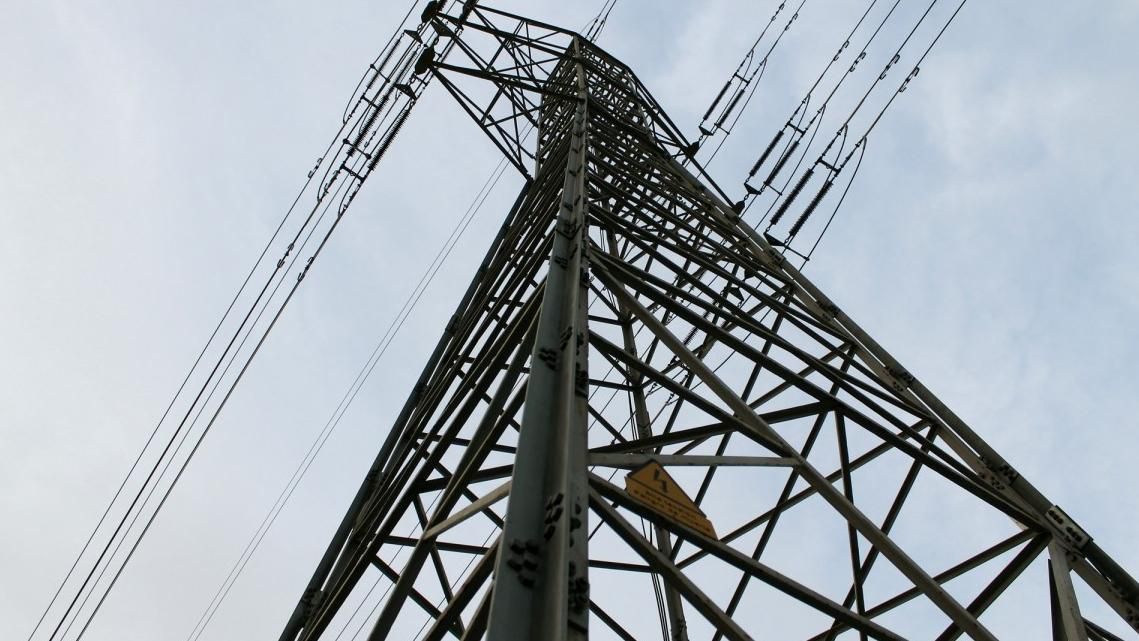 П'яний чоловік хотів втекти від демонів і заліз на високовольтні ЛЕП П'яний чоловік хотів втекти від демонів і заліз на високовольтні ЛЕП