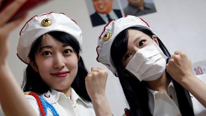 У Японії створили фан-клуб КНДР: неоднозначні фото У Японії створили фан-клуб КНДР: неоднозначні фото