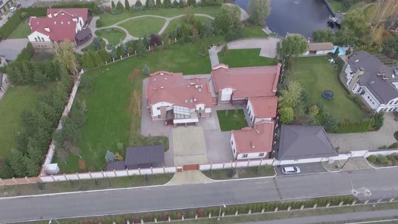 З’явилось відео розкішного маєтку Рабіновича під Києвом З’явилось відео розкішного маєтку Рабіновича під Києвом