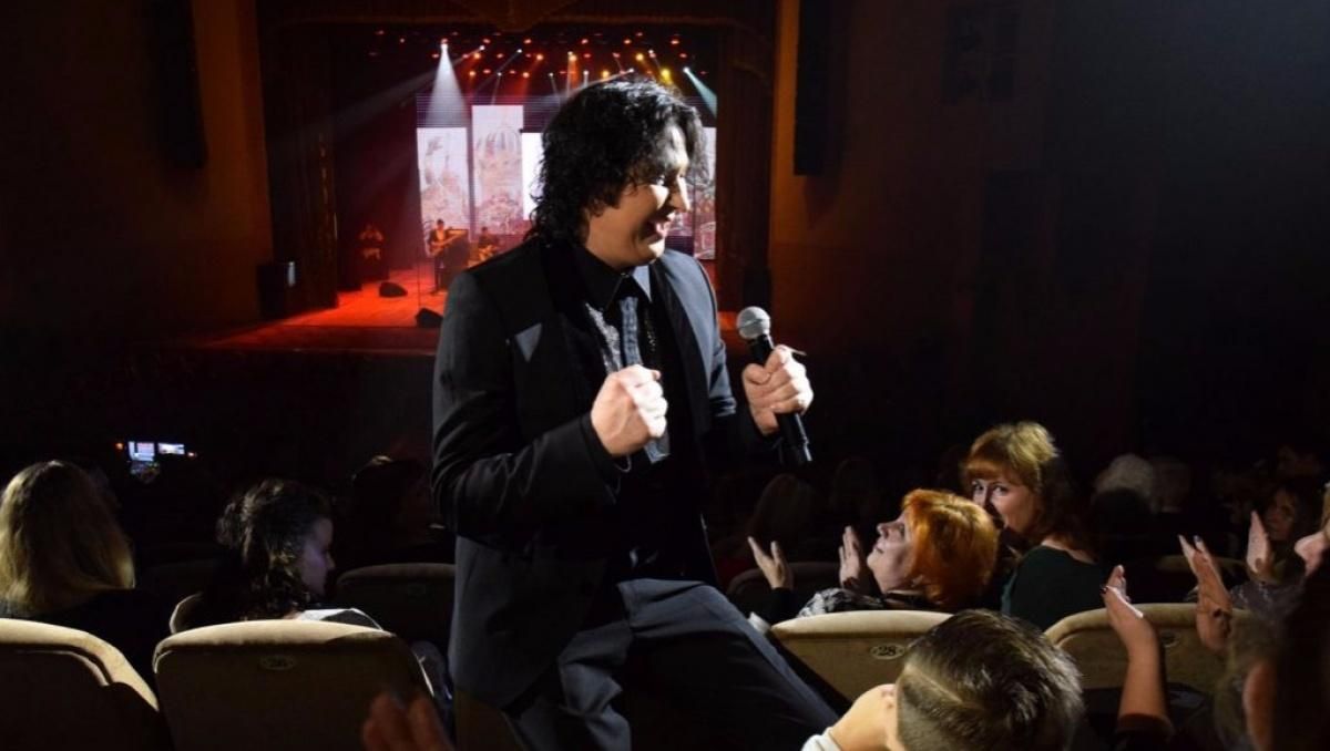 В анексованому Донецьку артисти РФ виступили з нагоди російського свята В анексованому Донецьку артисти РФ виступили з нагоди російського свята