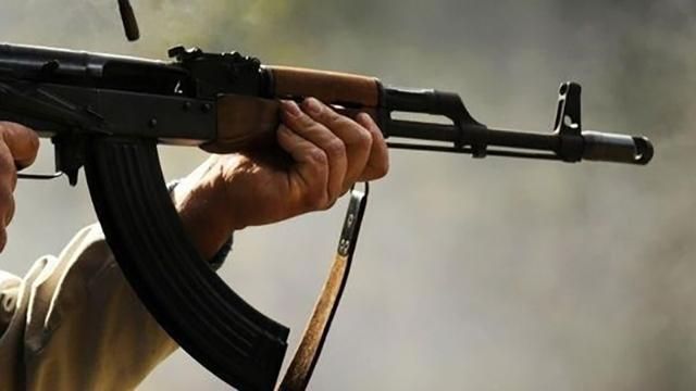 У Харкові кілер з автомата розстріляв авто: перші фото з місця події У Харкові кілер з автомата розстріляв авто: перші фото з місця події