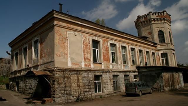 Все нутро випатрали, – блогер показав, як змінилась одна з найстаріших будівель Донецька
