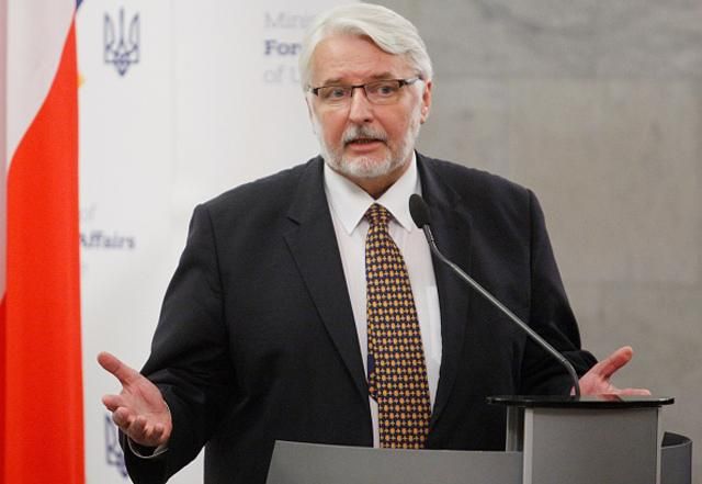 Глава МЗС Польщі утнув у музеї Львова скандальну витівку Глава МЗС Польщі утнув у музеї Львова скандальну витівку