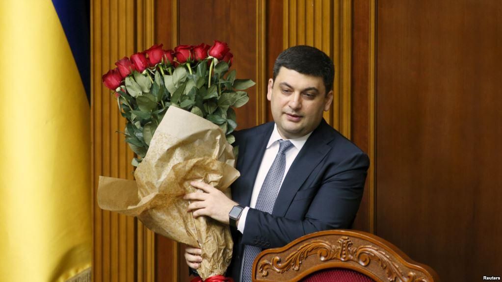 Скільки Гройсман заробив за жовтень: отримав втричі більше від посадового окладу Скільки Гройсман заробив за жовтень: отримав втричі більше від посадового окладу