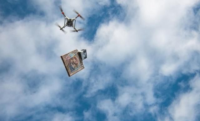 Ікона Божої Матері на дроні облетіла село на Одещині: опубліковані фото Ікона Божої Матері на дроні облетіла село на Одещині: опубліковані фото