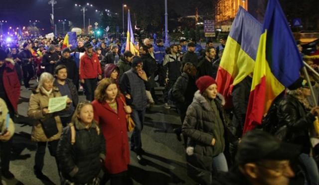 В Румынии вспыхнули массовые протесты: митингующих сняли на видео