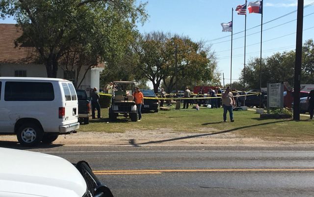 Чоловік скоїв масовий розстріл людей у церкві в Техасі: мінімум 27 осіб загинули
