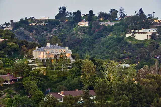 Розкішний будинок Ілона Маска В Лос-Анджелесі 