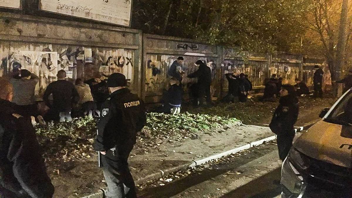 Массовая драка фанатов в Киеве: стало известно о количестве задержанных и госпитализированных