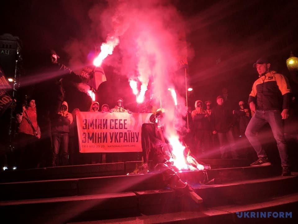 В Киеве сожгли Ленина: опубликовали фото