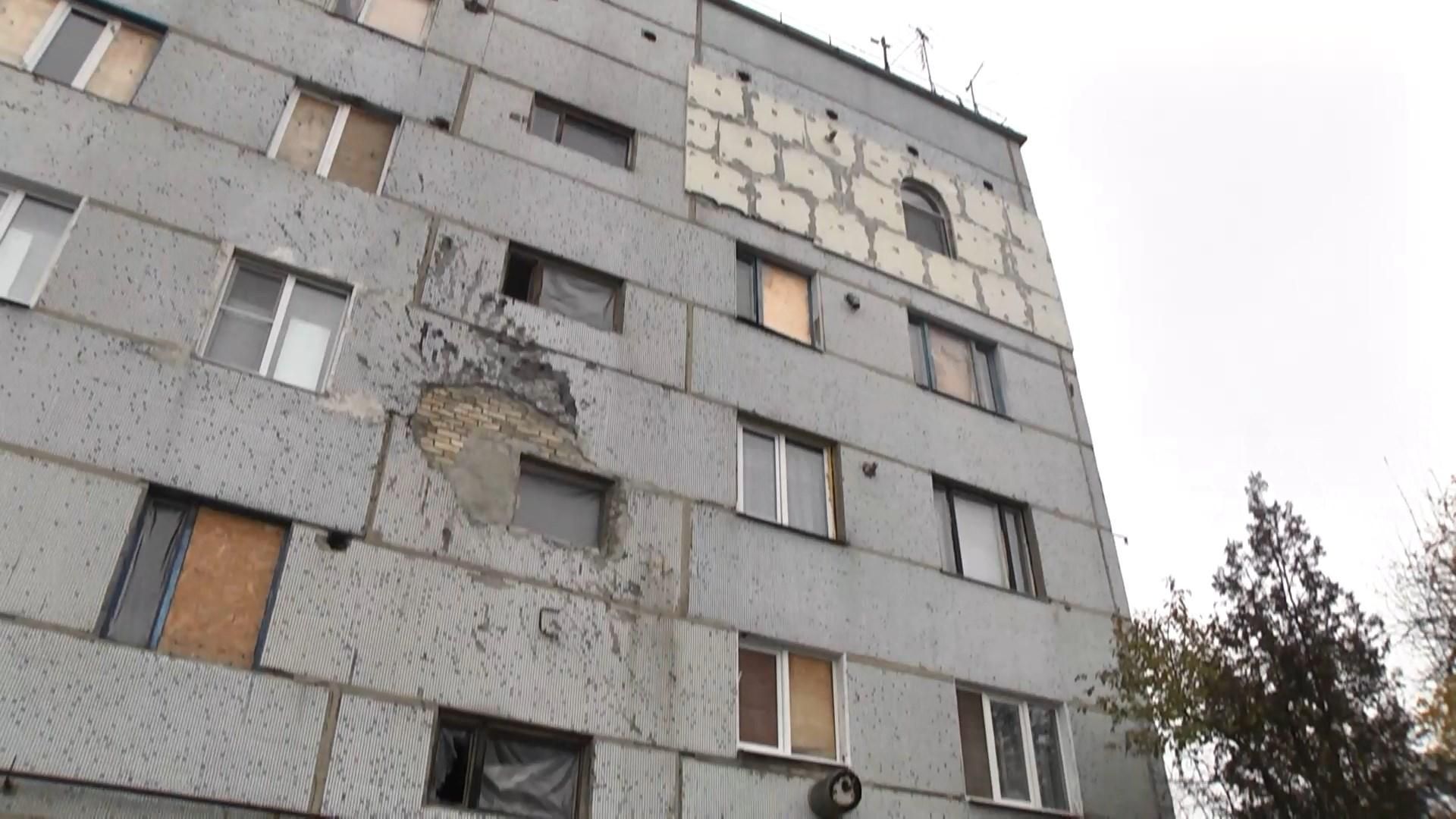 "Хай пам'ятають, що тут живуть люди": про життя одного з прифронтових будинків "Хай пам'ятають, що тут живуть люди": про життя одного з прифронтових будинків