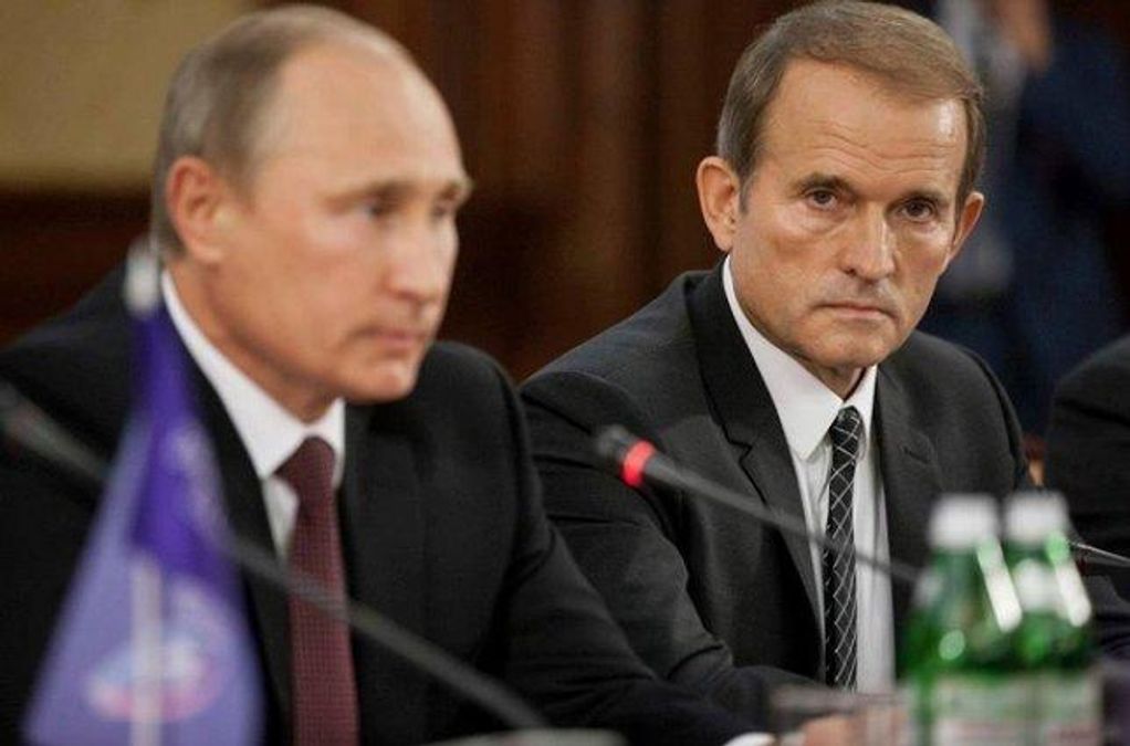 Журналістам заважали знімати приліт Медведчука з Росії: фото нападників