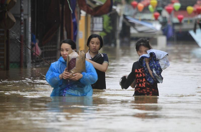 Во Вьетнаме возросло число жертв тайфуна "Дамри"