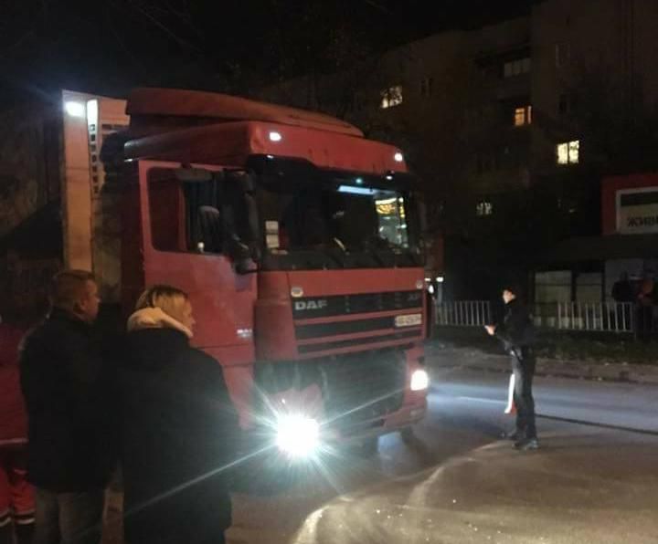 У Львові водій фури помер за кермом від серцевого нападу У Львові водій фури помер за кермом від серцевого нападу