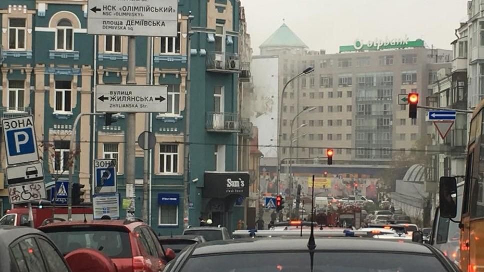 Пожар на Жилянской: в Киеве горит ресторан - видео и фото