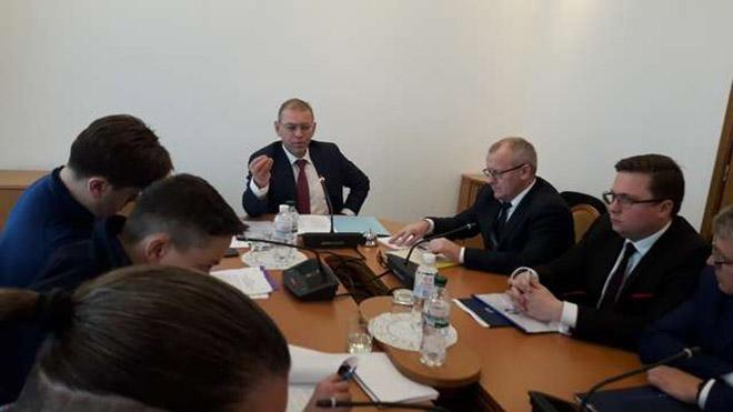 У Комітеті вирішують долю Закону "Про реінтеграцію Донбасу" У Комітеті вирішують долю Закону "Про реінтеграцію Донбасу"