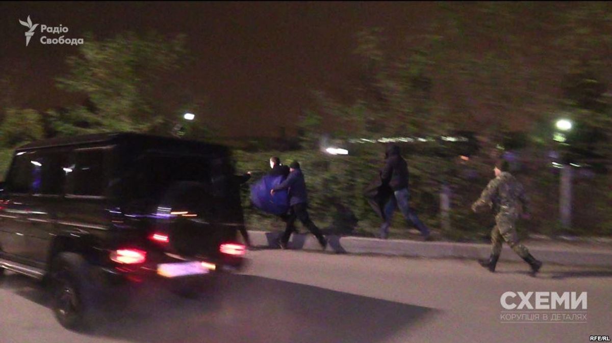 Оприлюднили відео нападу на журналістів програми "Схеми"