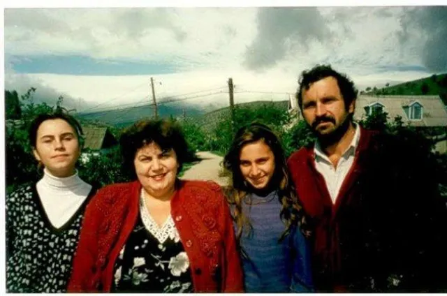Архівне фото: Джамала з сестрою та батьками в Криму 