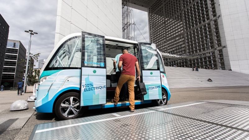 Безпілотний автобус потрапив у ДТП у перший день роботи: з'явилось відео Безпілотний автобус потрапив у ДТП у перший день роботи: з'явилось відео