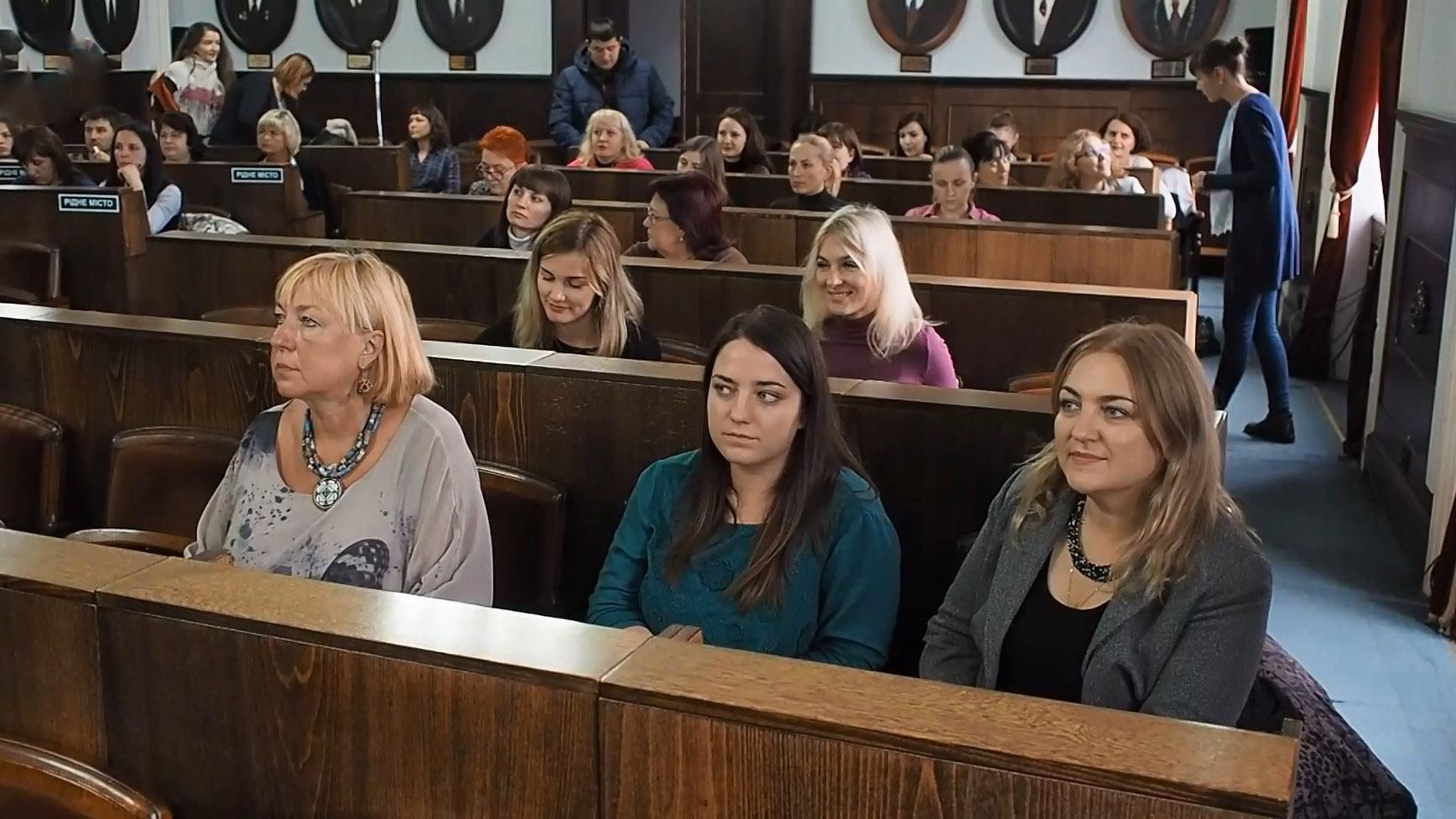 Чернівецькі чиновники наважилися перевірити своє знання української мови Чернівецькі чиновники наважилися перевірити своє знання української мови