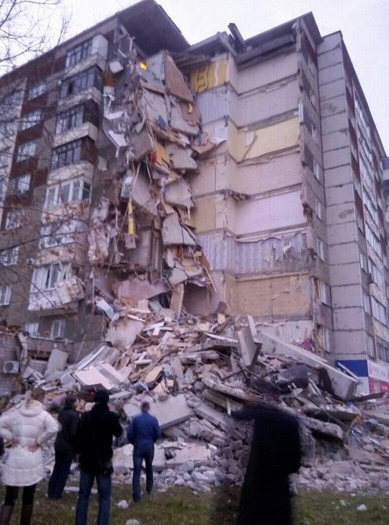 Внаслідок обвалу дев’ятиповерхівки в Іжевську є загиблі: фото і відео