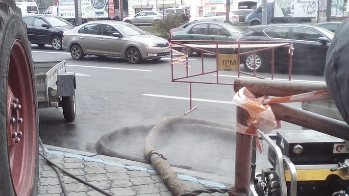 Дві вулиці Києва заливає гарячою водою: опубліковані фото