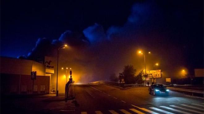 В Киеве ночью горел гипермаркет "Ашан": появились фото и видео