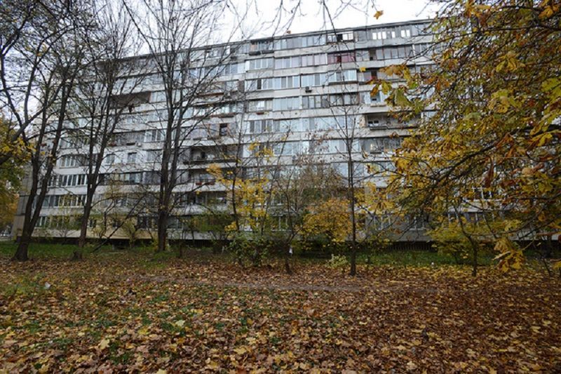 Киевлянка за ноги поймала мужчину, который выпал с 9 этажа Киевлянка за ноги поймала мужчину, который выпал с 9 этажа